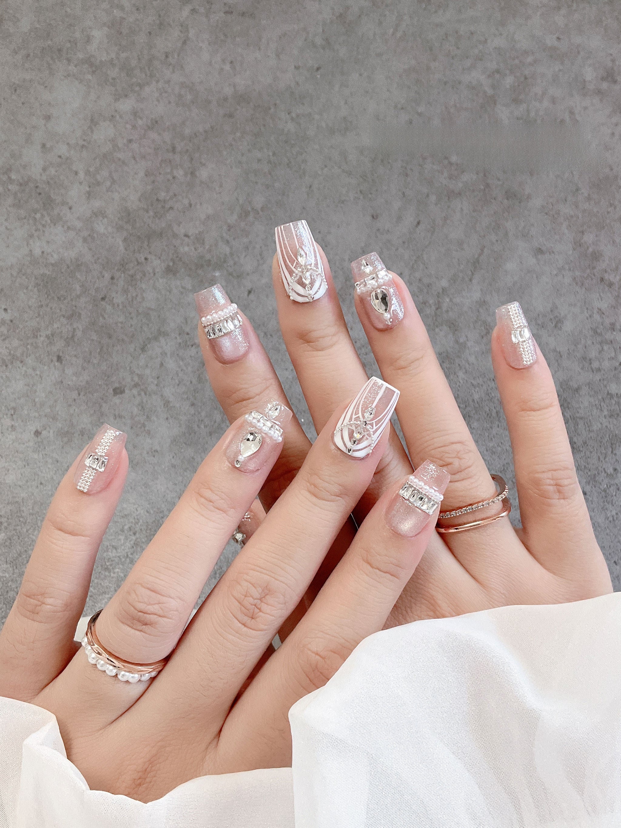 Luxurious and Exquisite Bridal Nails