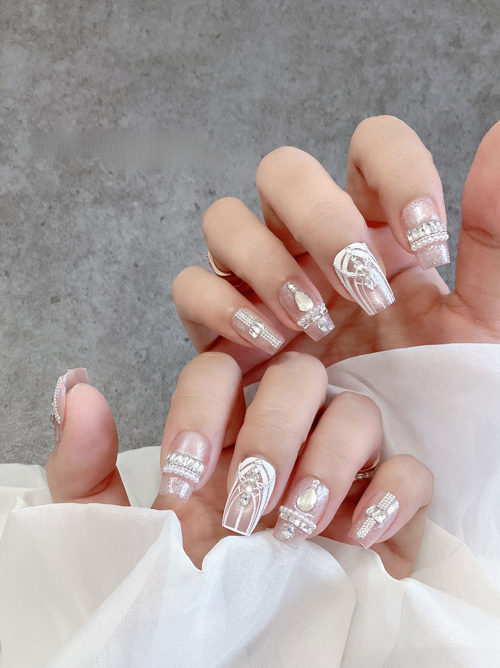 Luxurious and Exquisite Bridal Nails