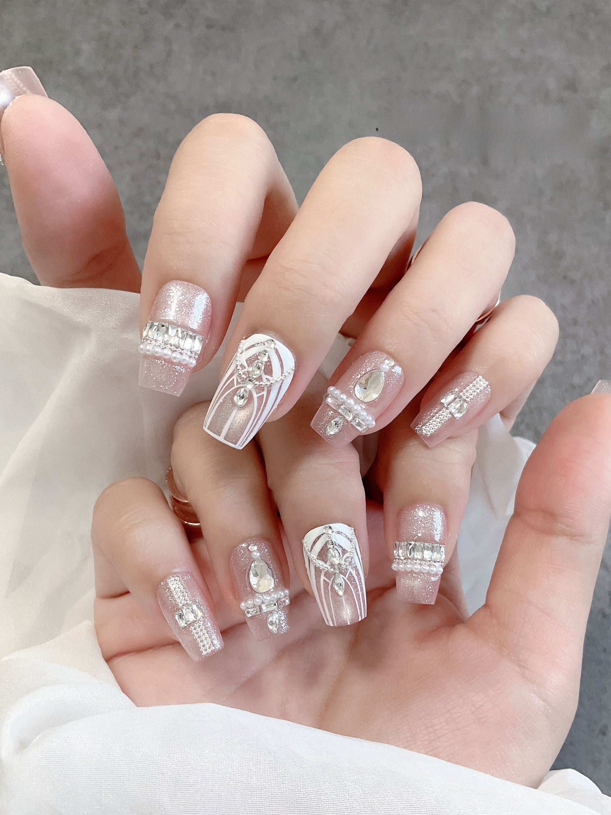 Luxurious and Exquisite Bridal Nails