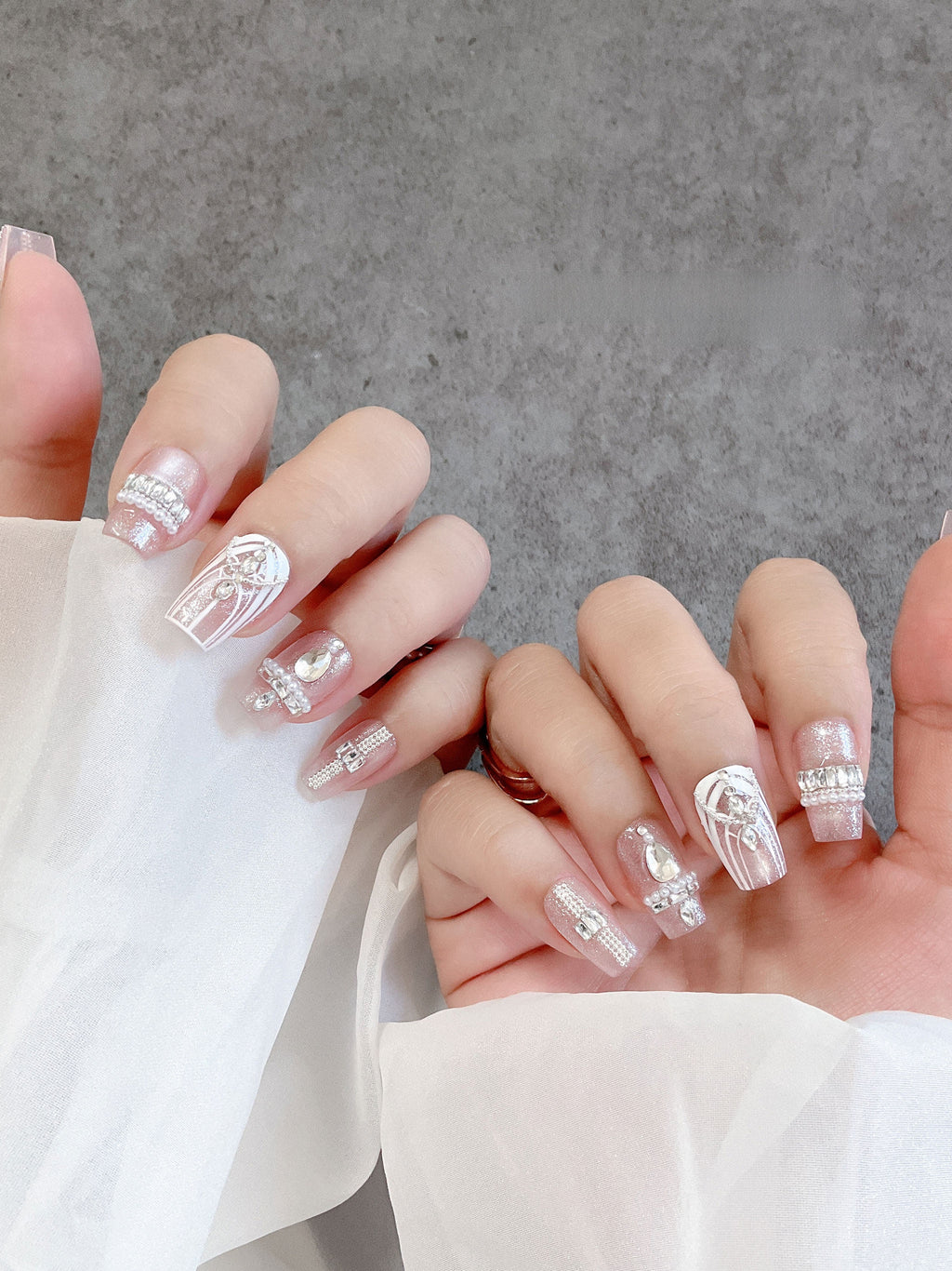 Luxurious and Exquisite Bridal Nails