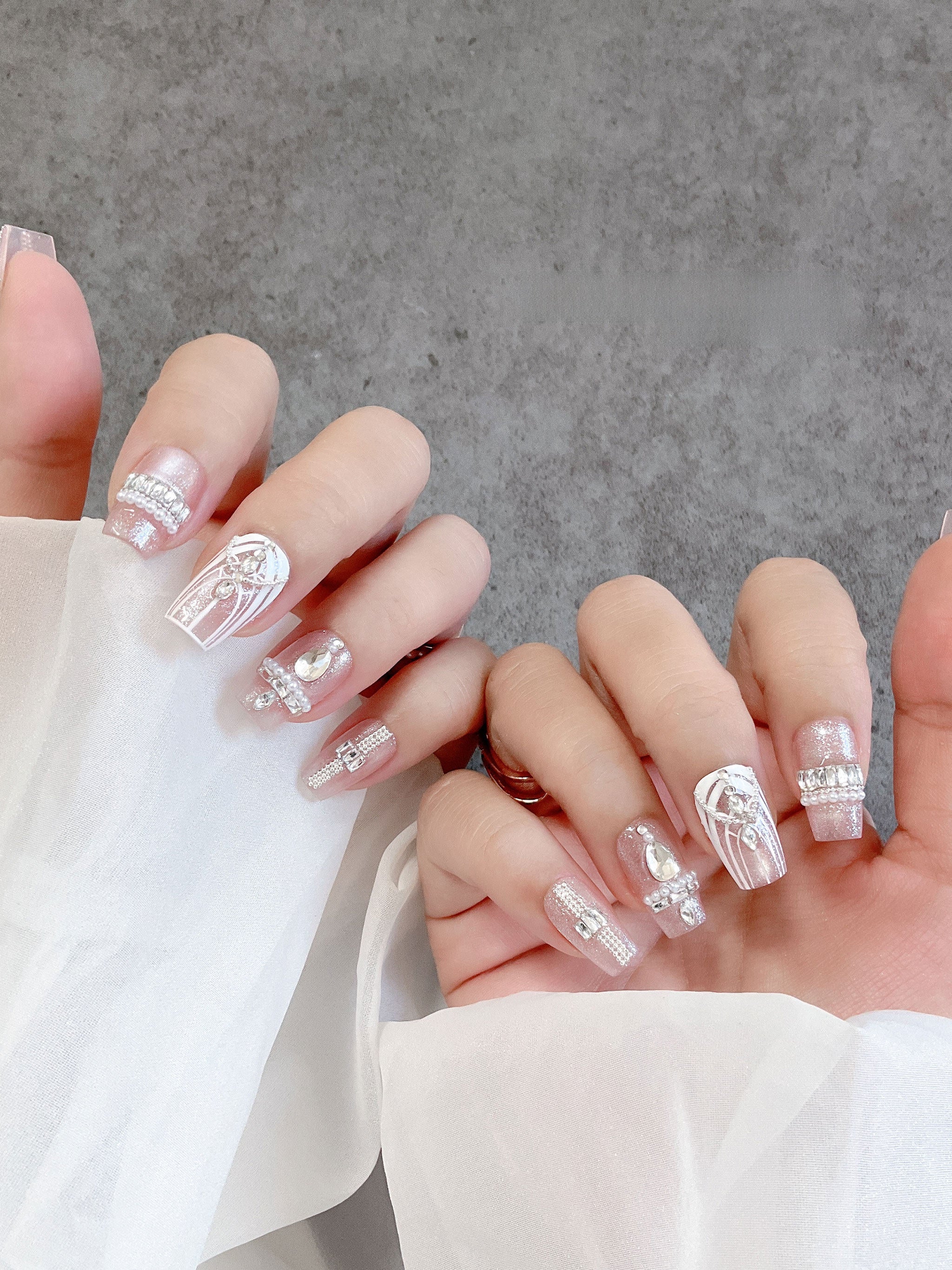 Luxurious and Exquisite Bridal Nails